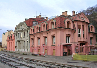 Obr. 2 Kubistick trojdm na Ranov nbe, p. 42/VI, 47/VIII, 71/X, Praha-Vyehrad,  architekt Josef Chochol, realizace 1913 (foto: j, vlastn dlo, 2008, CC BY-SA 3,0)