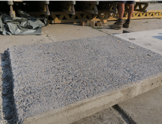 Obr. 14 Ukzka povrchu pvodnho betonu po otryskn (foto: autor lnku)