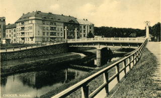 Fotografie . 19    Nov most u obchodn akademie byl oteven pro p dne 17. prosince 1928 a pro povozy na jae 1929. (zdroj: Archiv Orlickho muzea v Chocni)