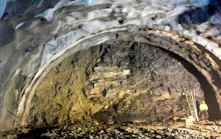 Obr. 08 elba tunelu se zastienou poruchou ve stanien 1 908 z prosince 2011 (foto: V. Saini)