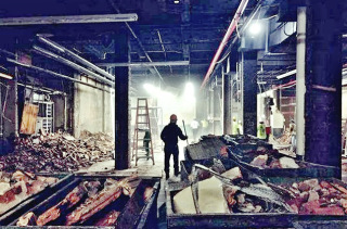 Obr. 04 Doasn uloen materilu v demolovan sti Steinway Hall (zdroj: JDS)