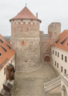 Obr. 06 Hrad Bauska  stav v po obnov, pohled z ndvo hradu, 2021 (foto: Reinis Hofmanis)